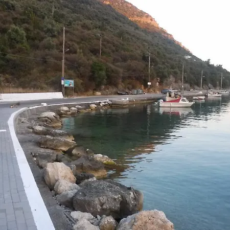 Porto Poros * Mikros Gialos